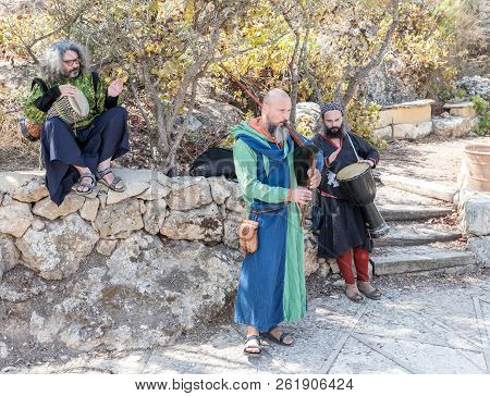 Jerusalem, Israel, September 29, 2018 : Musicians In Medieval European Costumes Play Music On The Ba