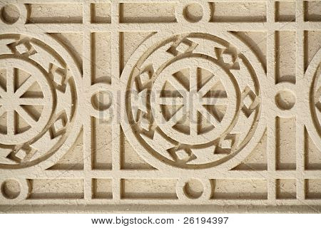 ein Beispiel für islamischen Design umgewandelt in Beton an einem Gebäude in Doha, Katar, grob lackiert weiß. ein