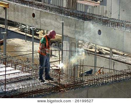 Saldatore, saldatura di elementi di costruzione in cantiere