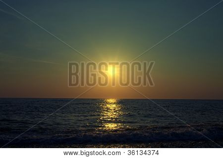 Smukke solnedgang på havet
