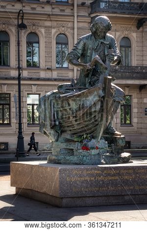 St. Petersburg, Russia, Summer 2019: Admiralteyskaya Embankment, A Monument To The Founder Of St. Pe