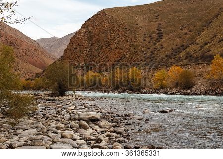 The Rocky Shore Of A Mountain River. Kokemeren River Is A Right Tributary Of Naryn River Located In 