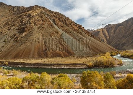 Kokemeren River, Mountain River In Kyrgyzstan, Autumn Landscape.