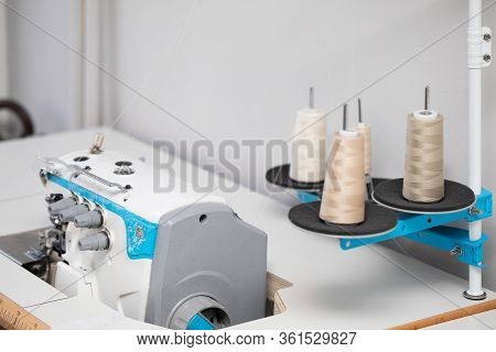 The Overlock Sewing Machine Is Used To Finish The Edges Of Materials Such As Skirts, Dresses And Blo