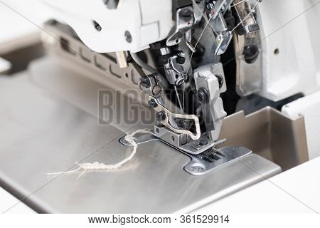 The Overlock Sewing Machine Is Used To Finish The Edges Of Materials Such As Skirts, Dresses And Blo