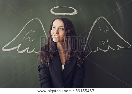 ragazza sulla lavagna con foto divertente
