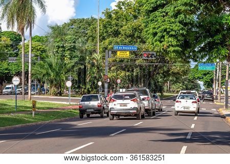 Campo Grande - Ms, Brazil - March 30, 2020: Traffic Of Cars At Afonso Pena Avenue Corner With Decemb