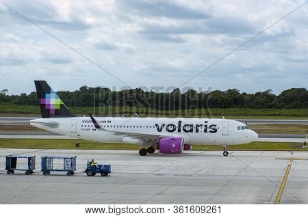 Cancun, Mexico - Jan. 23, 2020: Volaris Airlines Airbus A320 Xa-vrf At Cancun International Airport 
