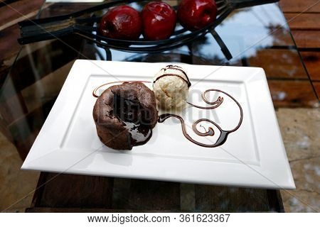 Petit gateau, Chocolate Cake with Fresh, ice cream