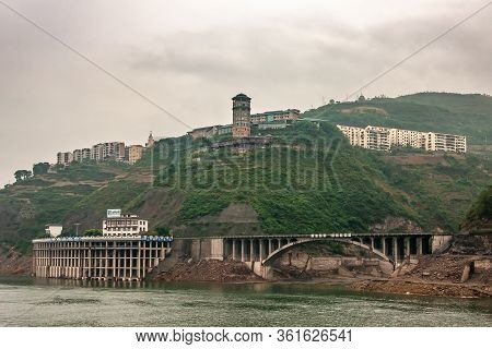 Baidicheng, China - May 7, 2010: Qutang Gorge On Yangtze River. Green Vegetation On Hill Slopes With