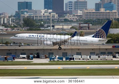 United Airlines Boeing 737-800