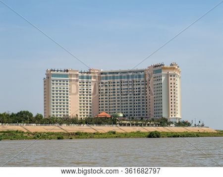 Sokha Phnom Penh Hotel On The Chroy Changvar Peninsula - Phnom Penh, Cambodia