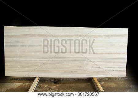 Large Slab Natural Stone White Marble With Longitudinal Stripes Called Palissandro Classico Lines