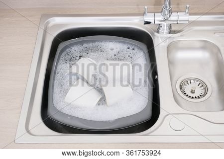 Washing Up Sink Drainer Dishes Plates Cutlery Pots Pans Kitchen Neat And Tidy