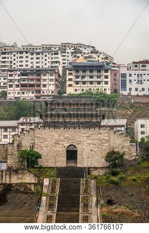 Baidicheng, China - May 7, 2010: Qutang Gorge On Yangtze River. Portrait Of Historic Town Gate And H