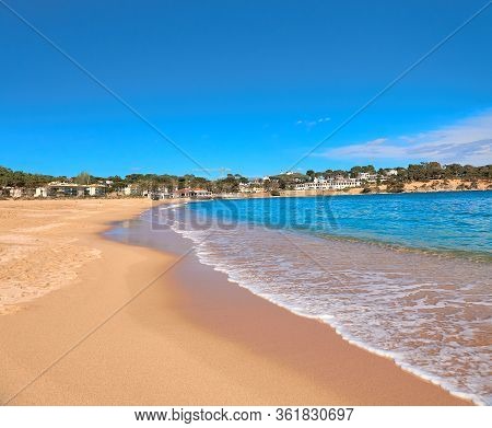 Fully Equipped Modern Spanish City Beach Sagaro , Girona, Spain