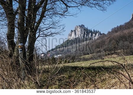 Vrsatske Rocks, White Carpathian Mountains In Slovak Republic. Seasonal Natural Scene. Hiking Theme.