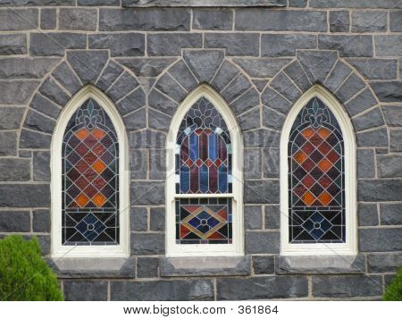 Üçlü vitray pencereler