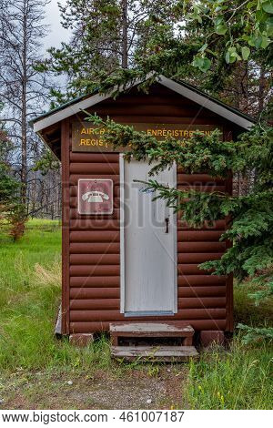 Jasper, Ab/canada- Aug 4, 2022: The Pilot Registration Building For The Jasper Airfield In Jasper Na
