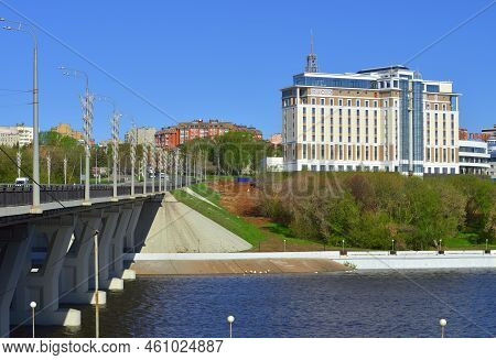 Cheboksary, Russia, 13.05.2022. The Capital Of The Chuvash Republic. Moscow Bridge Across The Bay In