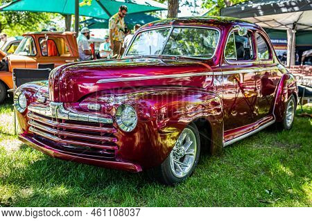Falcon Heights, Mn - June 17, 2022: Low Perspective Front Corner View Of A 1946 Ford Super De Luxe C