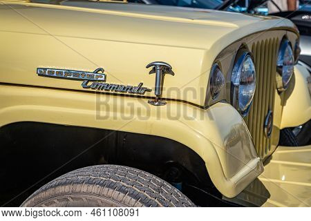 Daytona Beach, Fl - November 24, 2018: Unique Hood Latch System And Front Corner Detail View Of A 19