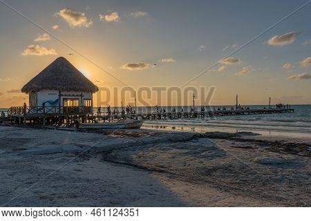 Holbox, Mexico-march 25, 2018: Unidentified People At Sunset On The Beach Of Holbox Island, Mexico