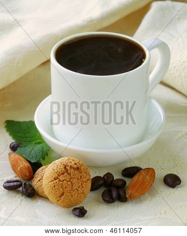 Espresso koffie met koekjes amaretti cup