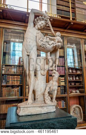 London, Uk - August 19, 2022: Exhibits Inside The Enlightenment Room At The Famous British Muesum In