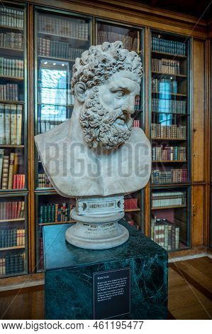 London, Uk - August 19, 2022: Exhibits Inside The Enlightenment Room At The Famous British Muesum In