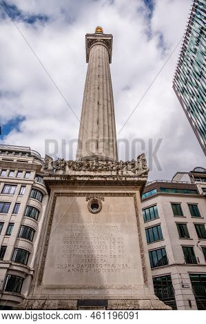London, Uk -  August 21, 2022:  View Of The Monument To The Great Fire Of London Fluted Doric Column