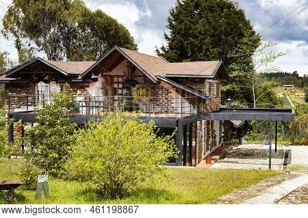 Colombian Colonial Architecture - Antioquia Rural Peasant House