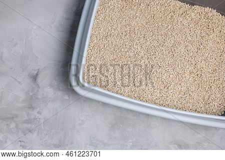 Cat Litterbox With Natural Flushable Biodegradable Refined Active Wood Pellet As Clumping Litter. Ec