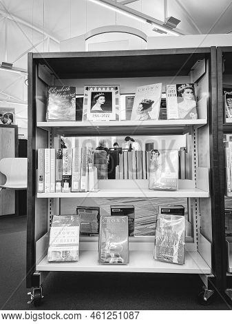 Black White View Collection Of Books To Honor Queen Elizabeth Ii Of Uk, Commonwealth Realms After He