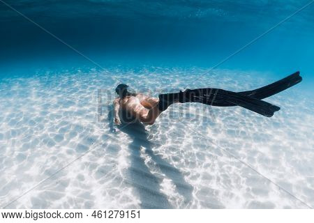 Naked Woman Freediver Image & Photo (Free Trial) | Bigstock