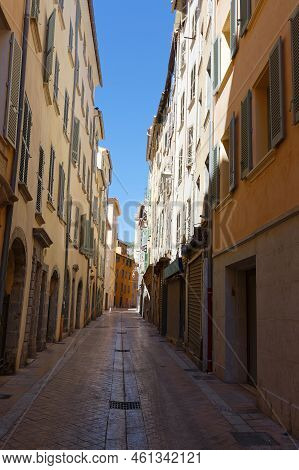 Old Narrow Street And Apartment Buildings In Toulon, Riviera, Cote Dazur.