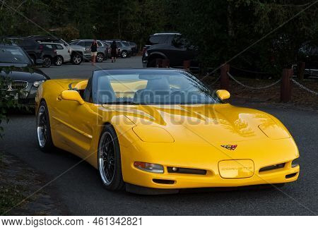Yellow Chevrolet Corvette C5. The American Muscle Car Chevrolet C5 Corvette Style Includes 1997 Thro