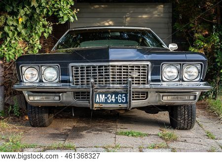 Halfweg, North Holland, The Netherlands, 11.09.2022, Front View Of A Personal Luxury Car Buick Rivie