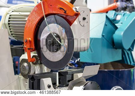 Close Up Accuracy And Precision Electric Circular Saw Machine For Metal Cutting With Depth Few In In