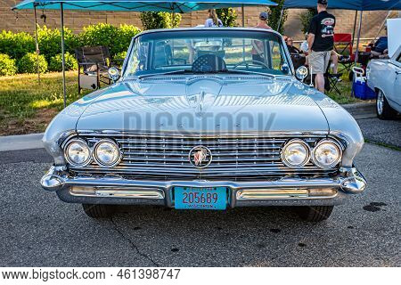 Falcon Heights, Mn - June 18, 2022: High Perspective Front View Of A 1961 Buick Invicta 4 Door Hardt