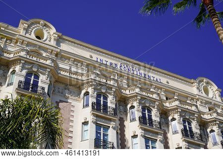 Cannes , Paca  France - 08 09 2022 : Carlton International Hotel In Cannes Beach City France Facade 