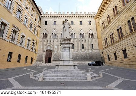 Siena, Italy - June 22, 2022: Palazzo Salimbeni Palace, The Main Office Or Headquarter Of Monte Dei 