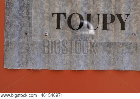 Bordeaux , Aquitaine  France - 12 09 2022 : Toupy French Brand For Silk Lovers Sign Text And Logo On