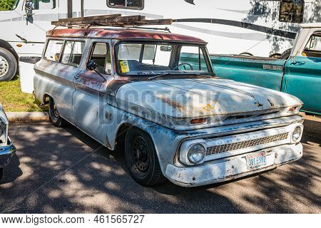 Falcon Heights, Mn - June 18, 2022: High Perspective Front Corner View Of An Old 1964 Chevrolet C10 