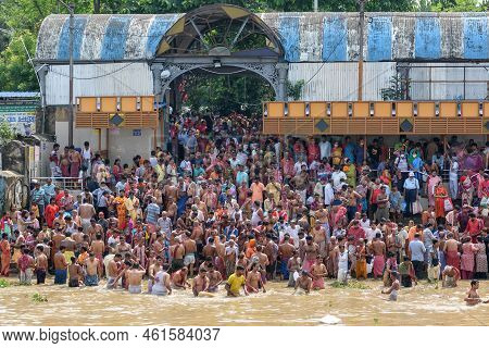 Indian Hindu People Do Faithful Offer 
