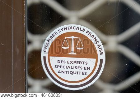 Bordeaux , Aquitaine  France - 09 14 2022 : Chambre Syndicale Francaise Des Experts En Antiquites In