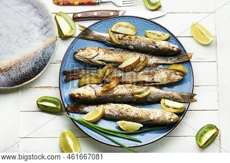 Pelengas Fried With Lime And Kiwi.