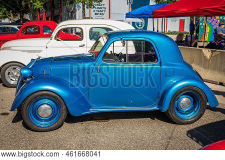 Falcon Heights, Mn - June 18, 2022: Low Perspective Side View Of A 1947 Fiat 500 Topolino Coupe At A