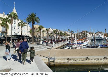 Sanary Sur Mer, France - November 6, 2021: Scenic View To Harbor Promenade At Sanary Sur Mer In Fran