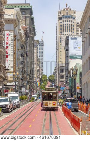 San Francisco, Usa - June 7, 2022: Historic  Cable Car Powell Hyde Line At Powell Street Terminal At